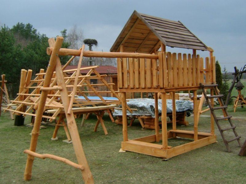 Drewniany domek ogrodowy dla dzieci