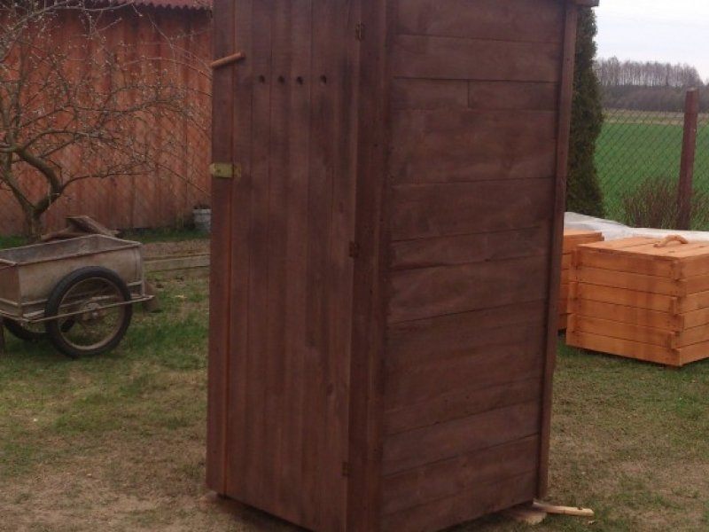 drewniana toaleta WC